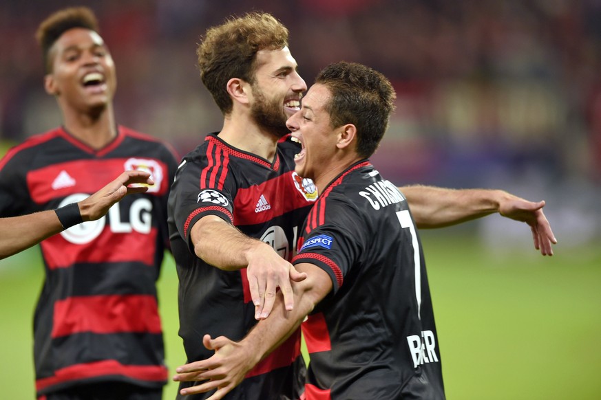 Mehmedi bejubelt mit Chicharito seinen Treffer zum 1:0 gegen BATE Borissow.