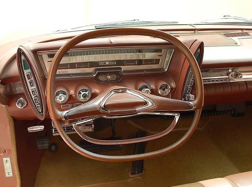 1961 Chrysler Imperial – Interieur. 

https://en.wikipedia.org/wiki/Imperial_(automobile)