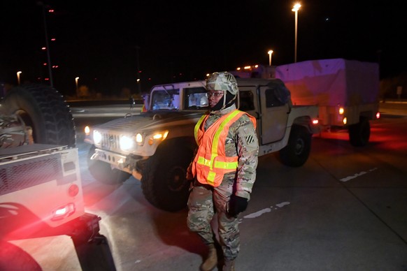 epa08257300 US soldiers arrive at a border checkpoint in Kolbaskowo, north-west Poland, 28 February 2020. The US Defender-Europe 20 military exercise, which connects with other allied manoeuvres in th ...