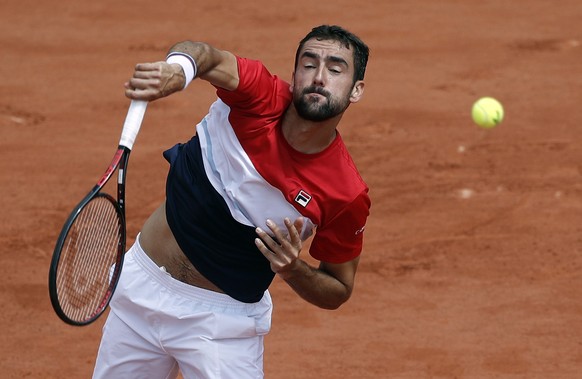 epa06790589 Marin Cilic of Croatia plays Juan Martin Del Potro of Argentina during their menâs quarter final match during the French Open tennis tournament at Roland Garros in Paris, France, 07 June ...