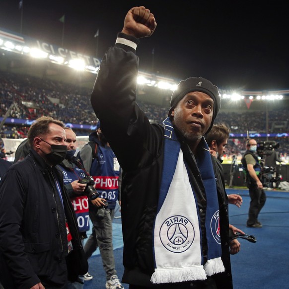 epa09533220 Former PSG soccer player Ronaldinho greets the fans prior to the UEFA Champions League group A soccer match between Paris Saint-Germain (PSG) and RB Leipzig in Paris, France, 19 October 20 ...