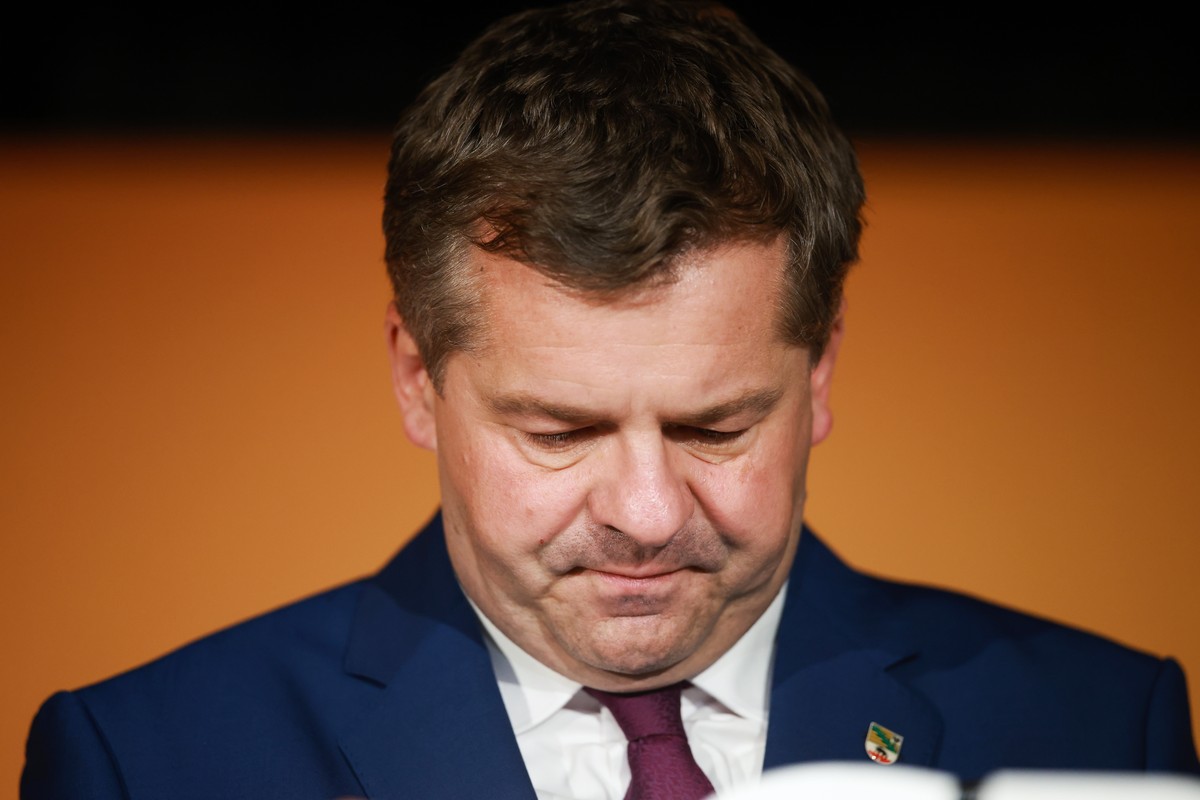 epa13217620 Saxony-Anhalt's State Premier Sven Schulze reacts during a speech at a Christian Democratic Union (CDU) election party following Saxony-Anhalt state election, in Magdeburg, Germany, 0 ...