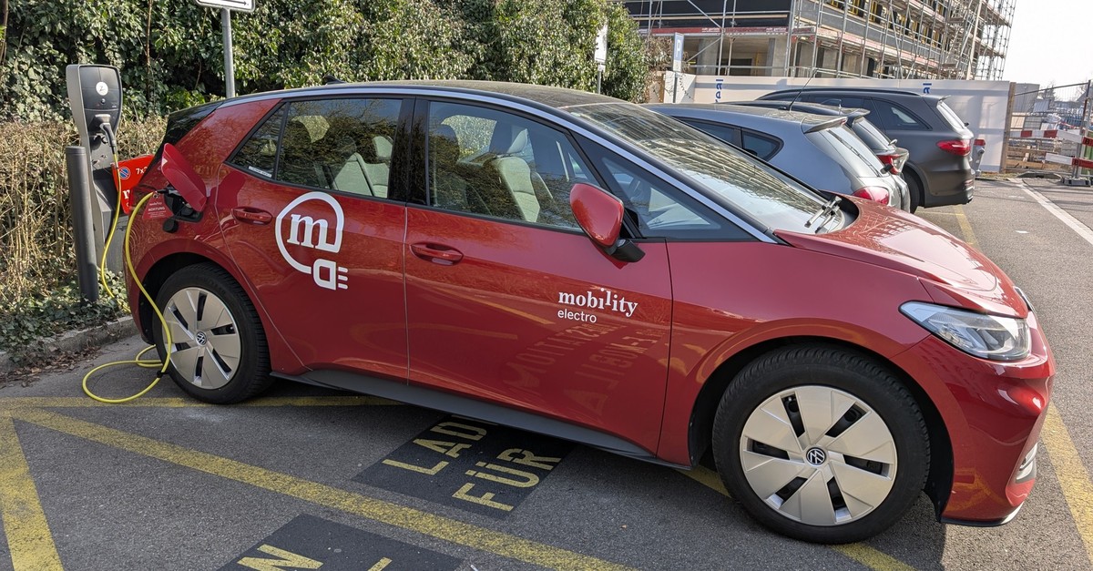 Hohe Benzinpreise: Schweizer kaufen mehr E-Autos