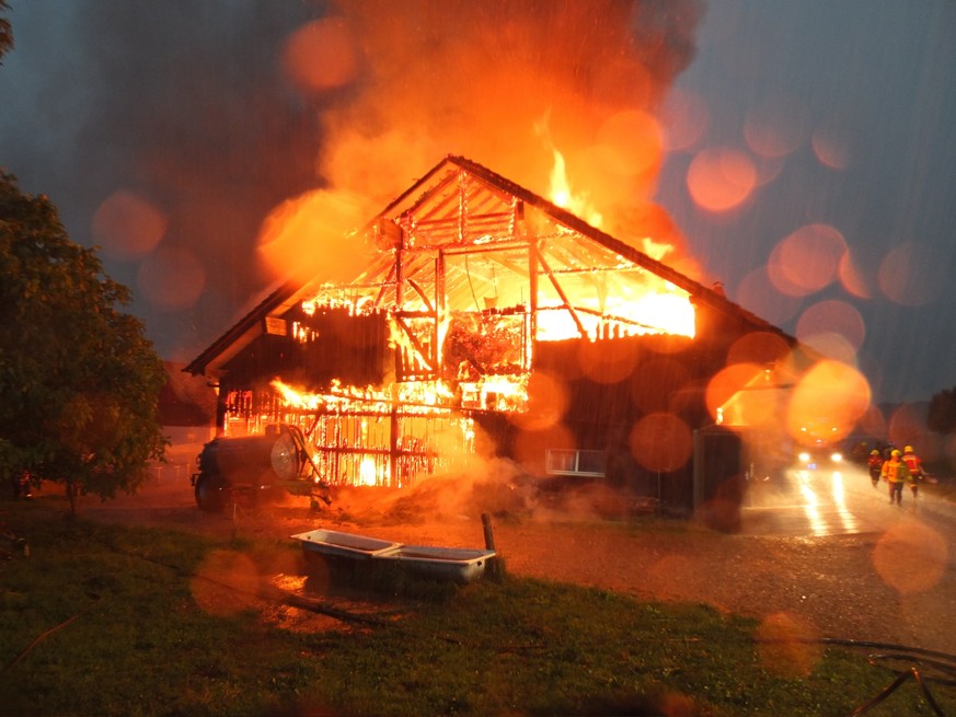 Am Sonntag ist eine Scheune in Waldkirch SG in Vollbrand geraten.