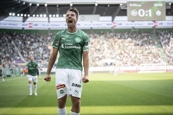 Lukas Goertler (SG) bejubelt sein 1-1 im Fussball Meisterschaftsspiel der Swiss Super League zwischen dem FC St. Gallen (FCSG) und dem FC Zuerich (FCZ), am Sonntag, 26. Juli 2026, im Berit Sitterstadi ...