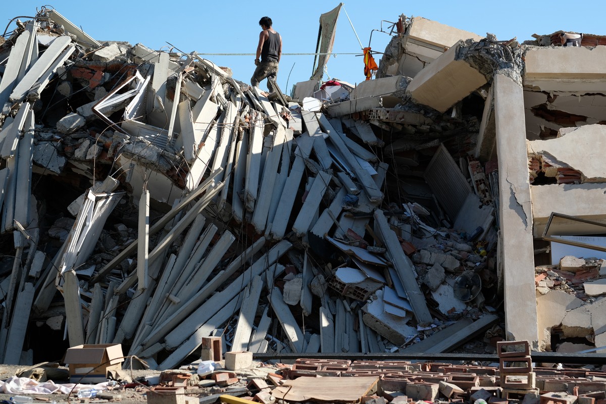 epa13096237 A person looks at the rubble of the Tahiti building following the two earthquakes that struck this coastal area on 24 June 2026, in La Guaira, Venezuela, 07 July 2026. According to his fat ...