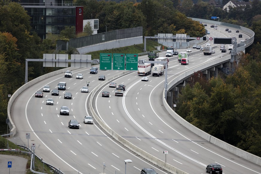 ARCHIV  ZUR ANNAHME DER MOTION RECHTSVORBEIFAHREN AUF AUTOBAHNEN UND AUTOSTRASSEN DURCH DEN NATIONAL- UND STAENDERAT AM MITTWOCH, 13. JUNI 2018, STELLEN WIR IHNEN FOLGENDES BILDMATERIAL ZUR VERFUEGUN ...