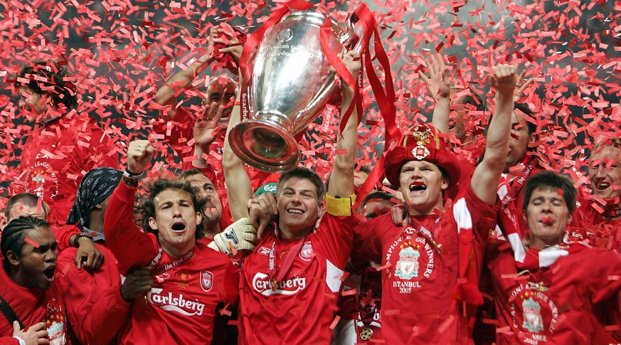 25. Mai 2005: In Istanbul führt Steven Gerrard den FC Liverpool in einem dramatischen Final zum Sieg in der Champions League. Zur Pause lagen die Reds gegen Milan 0:3 im Rückstand, im Penaltyschiessen holten sie sich den Pokal.