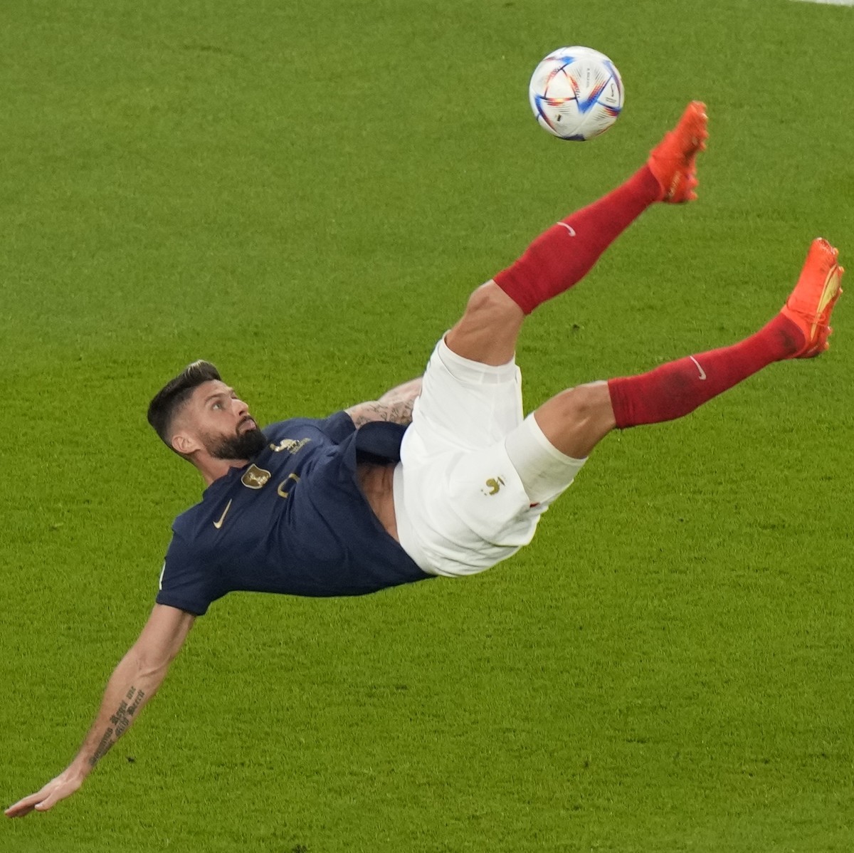 France's Olivier Giroud, right makes a bicycle kick during the World Cup round of 16 soccer match between France and Poland, at the Al Thumama Stadium in Doha, Qatar, Sunday, Dec. 4, 2022. (AP Ph ...