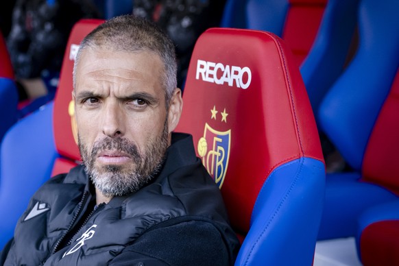 Cheftrainer Fabio Celestini (FCB) im Fussball Schweizer Cup Halbfinal-Spiel zwischen dem FC Basel und dem FC Lausanne-Sport, am Sonntag, 27. April 2025 im St. Jakob-Park in Basel. (KEYSTONE/Jean-Chris ...