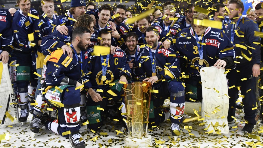 ARCHIVBILD ZUM VERZICHT DES SC LANGENTHALS AUF DIE LIGAQUALIFIKATION, AM FREITAG, 5. APRIL 2019 - Langenthals Spieler den Swiss League Schweizer Meistertitel, nach dem vierten Playoff Finalspiel der S ...