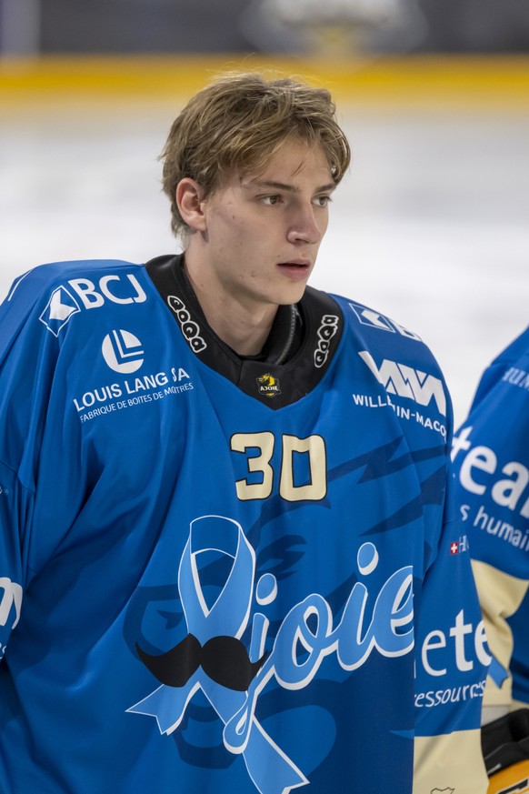Torhueter Antoine Keller (HCA) vor dem Qualifiaktionsspiel der Eishockey National League zwischen dem HC Ajoie und dem Geneve-Servette HC in der Raiffeisen Arena in Porrentruy, am Samstag, 15. Novembe ...