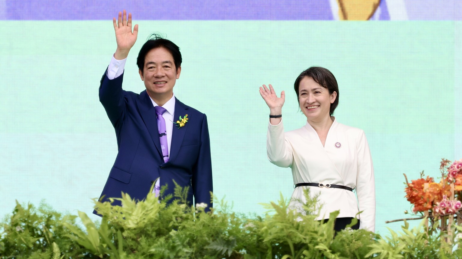 epa11354643 Taiwan President William Lai (Lai Ching-te)(L) and Vice President Hsiao Bi-khim (R) wave to the crowd during the Taiwan Presidential Inauguration, in Taipei, Taiwan, 20 May 2024. William L ...