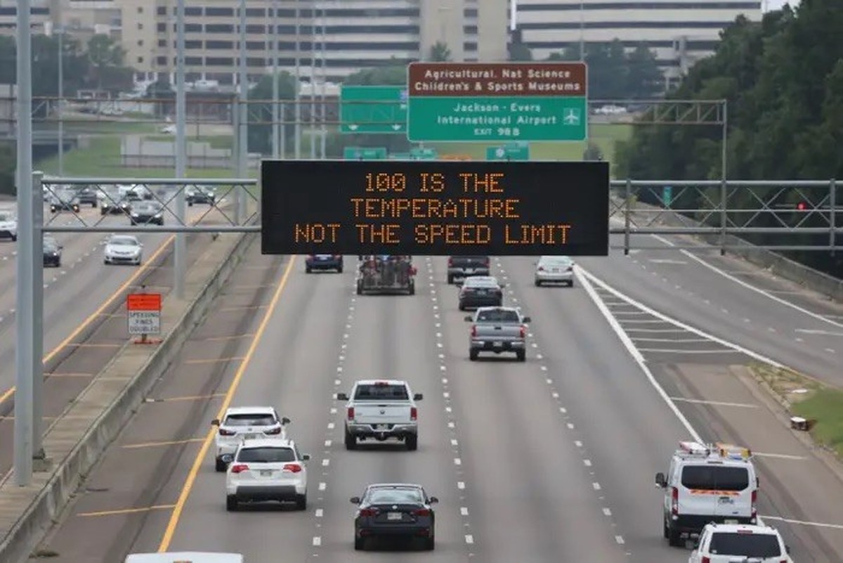 lustige verkehrsschilder autobahn warnschilder https://www.businessinsider.com/funny-highway-signs-messages-safety-federal-scrutiny-new-jersey-2023-2?r=US&amp;IR=T#-16