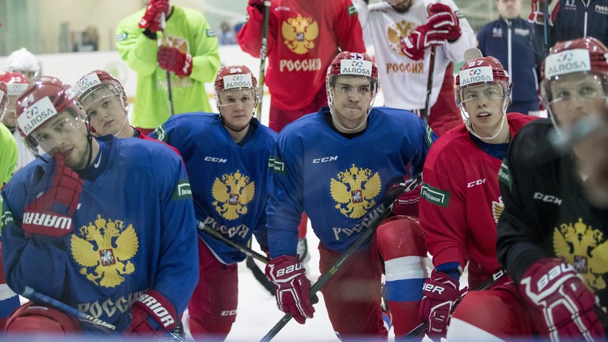 Russian national hockey team players attend a training session in Novogorsk training center outside Moscow, Russia, Monday, Jan. 29, 2018. (AP Photo/Pavel Golovkin)