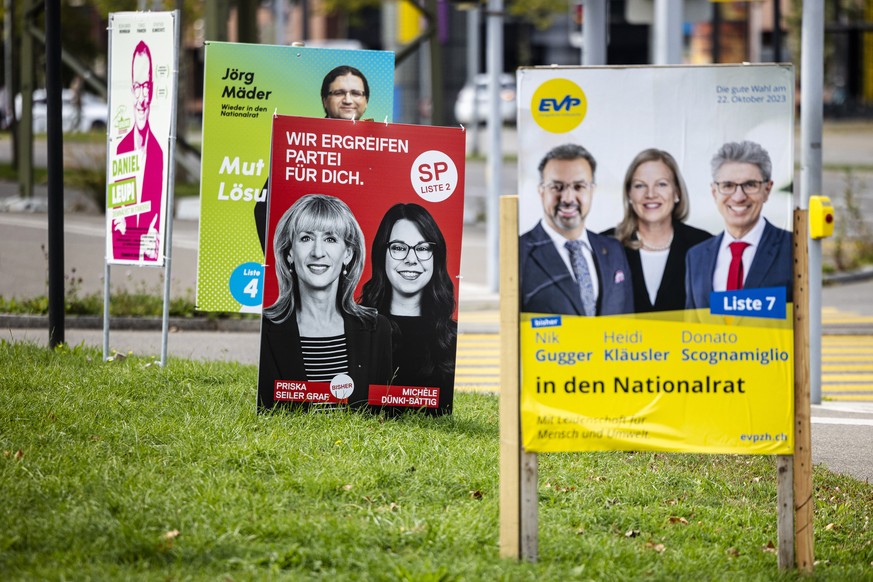 Wahlplakate von Staenderats- und Nationalratskandidaten, aufgenommen am Donnerstag, 5. Oktober 2023 in Opfikon. Am 22. Oktober 2023 finden die National- und Staendersatwahlen statt. (KEYSTONE/Michael  ...