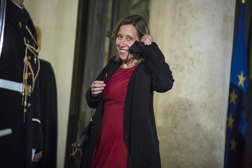 epa09577406 Susan Wojcicki , CEO of YouTube arrives at a dinner held for the opening of the Paris Peace Forum, at the Elysee Palace in Paris, France, 11 November 2021. EPA/CHRISTOPHE PETIT TESSON