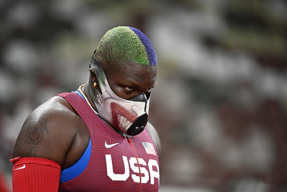 epa09379427 Raven Saunders of the USA competes in the Women's Shot Put Qualification Group A during the Athletics events of the Tokyo 2020 Olympic Games at the Olympic Stadium in Tokyo, Japan, 30 ...
