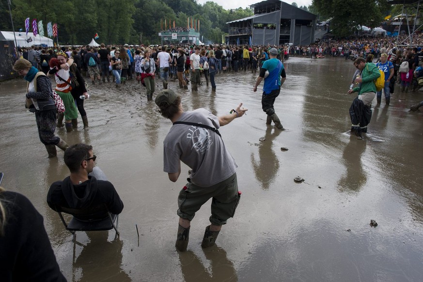 Festivalvisitors standing in the mud during the OpenAir St. Gallen on Sunday, June 30, 2013, in St. Gallen. The OpenAir St.Gallen is one of the oldest outdoor festivals in Switzerland. (KEYSTONE/Ennio ...