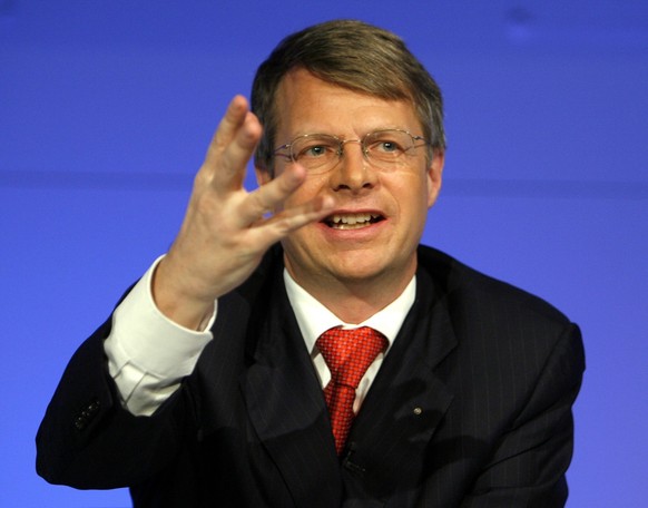 Peter Wuffli, Chief Executive Officer of Swiss bank UBS, speaks during a press conference in Zurich, Switzerland, on Tuesday, February 13, 2007. Swiss based UBS AG, Europe&#039;s largest bank, announc ...