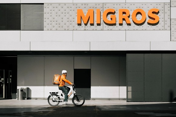 https://www.aargauerzeitung.ch/wirtschaft/migros-neuer-anlauf-mit-online-lieferungen-ld.4155645

«10'000 Artikel: Migros wagt nach Flops neuen Anlauf mit Online-Lieferungen»
CH Media / Benjamin W ...