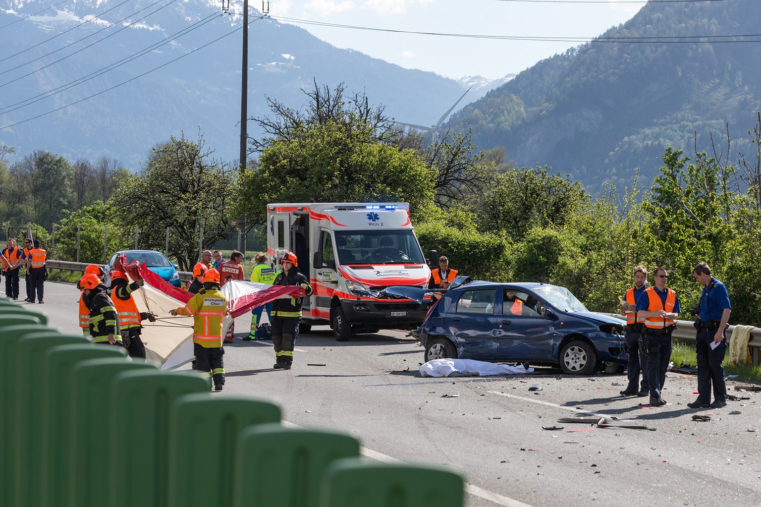 Solche Unfälle wegen Fahrt auf der falschen Fahrseite will der Bund gezielter bekämpfen.