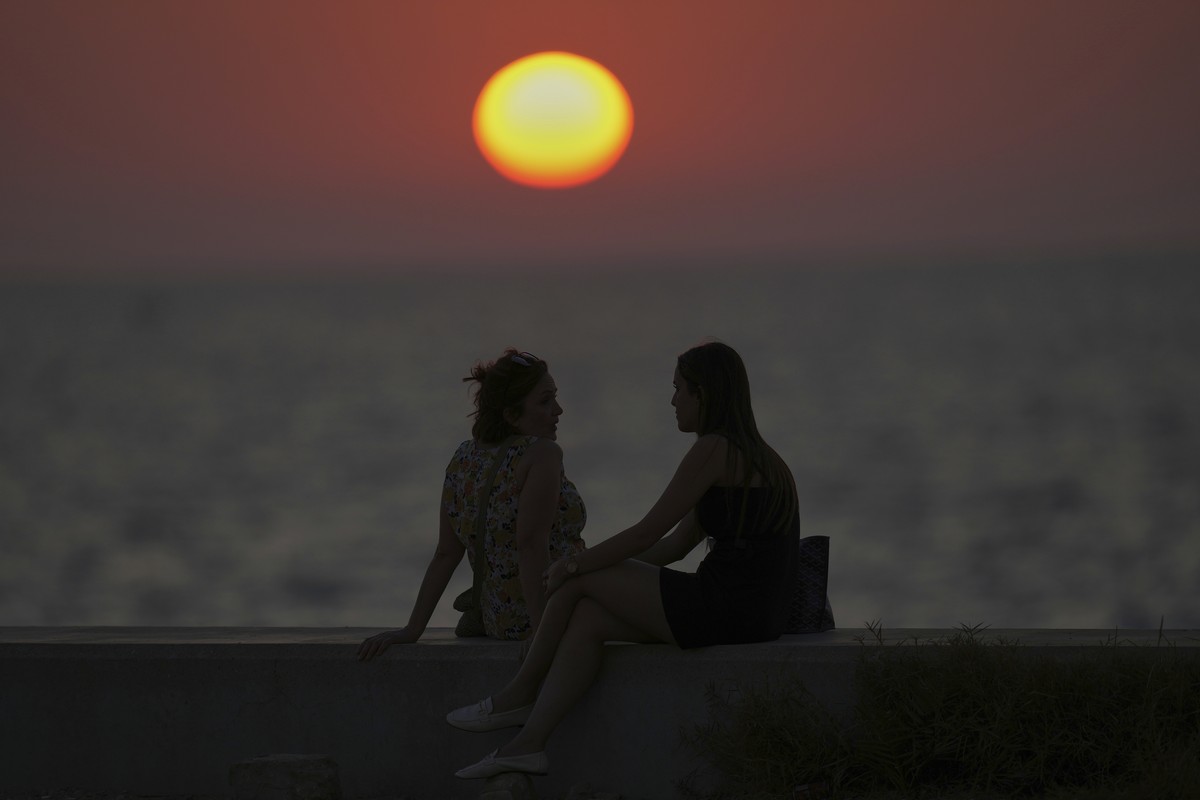 Women sit and watch the sun set over the Mediterranean Sea in Beirut, Tuesday, June 17, 2025. (AP Photo/Bilal Hussein)
Lebanon Daily Life