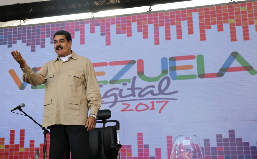 Venezuela&#039;s President Nicolas Maduro gestures during a meeting with supporters in Caracas, Venezuela March 31, 2017. Miraflores Palace/Handout via REUTERS ATTENTION EDITORS - THIS PICTURE WAS PRO ...