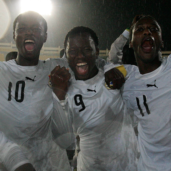 Schlußjubel Ghana U17 v.li.: Ransford Osei, Sadick Adams und Ishamel Yartey bejubeln den Halbfinaleinzug Fußball Länderspiel Herren U 17 WM 2007, Junioren Nationalmannschaft, Nationaltrikot Viertelfin ...