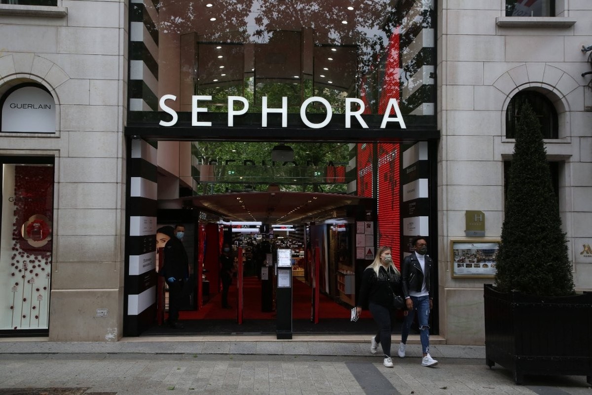 Ici, la devanture d'un magasin Sephora à Paris.