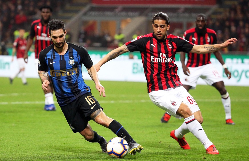 epa07445888 Inter&#039;s Matteo Politano (L) in action against AC Milan&#039;s Ricardo Rodriguez (R) during the Italian Serie A soccer match between AC Milan and Inter Milan at Giuseppe Meazza stadium ...