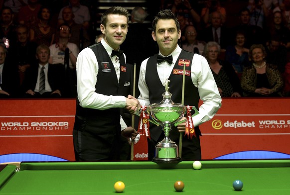 Ronnie O'Sullivan, right, and Mark Selby shake hands, before they start the final of the World Snooker Championships at The Crucible, Sheffield., England, Sunday May 4, 2014. (AP Photo/PA, Martin ...