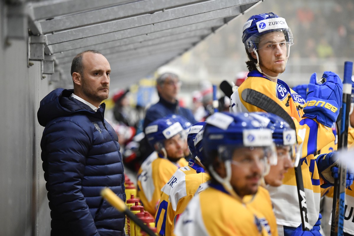 Davos' head coach Christian Wohlwend im 1/16-Final Cup-Eishockeyspiel zwischen dem EHC Frauenfeld und dem HC Davos, am Mittwoch, 11. September 2019, auf der Kunsteisbahn in Frauenfeld. (KEYSTONE/ ...
