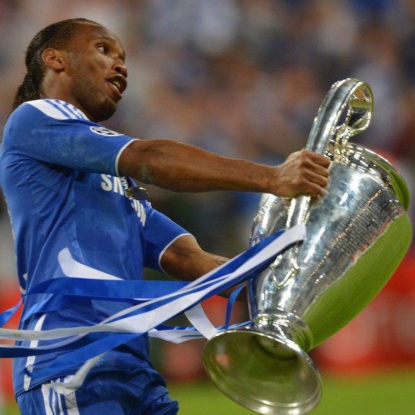 Sechs Jahre her: Didier Drogba und der Champions-League-Pokal.