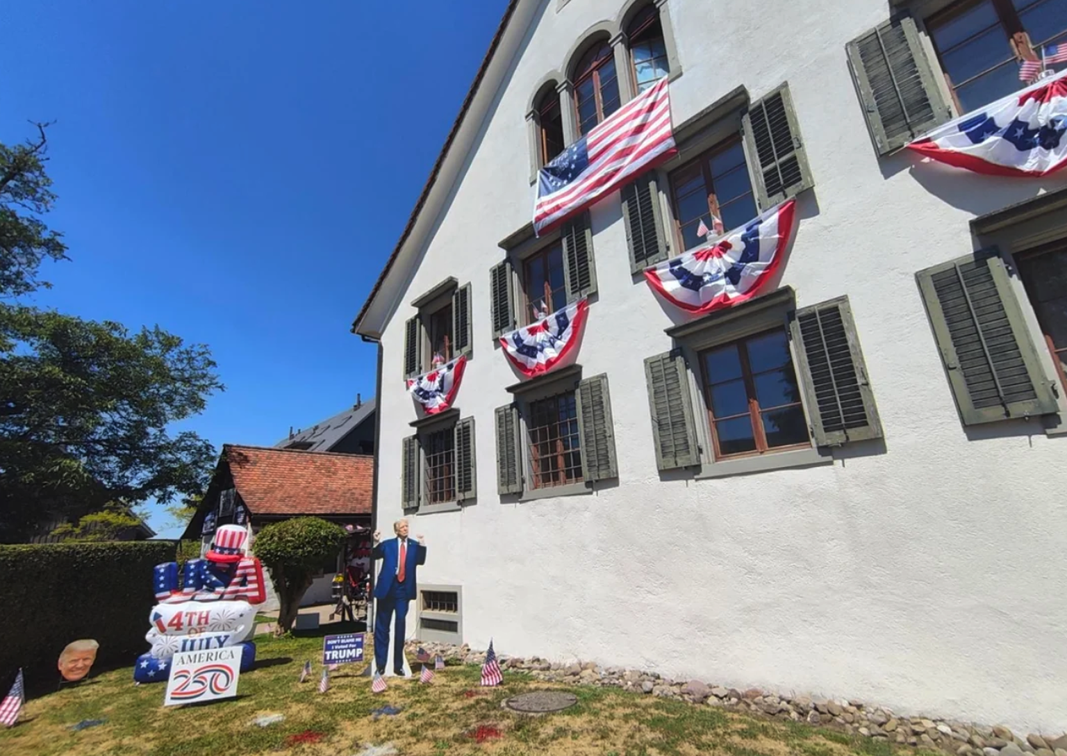 Reddit-Bilder Nänikon ZH, Trump-Deko