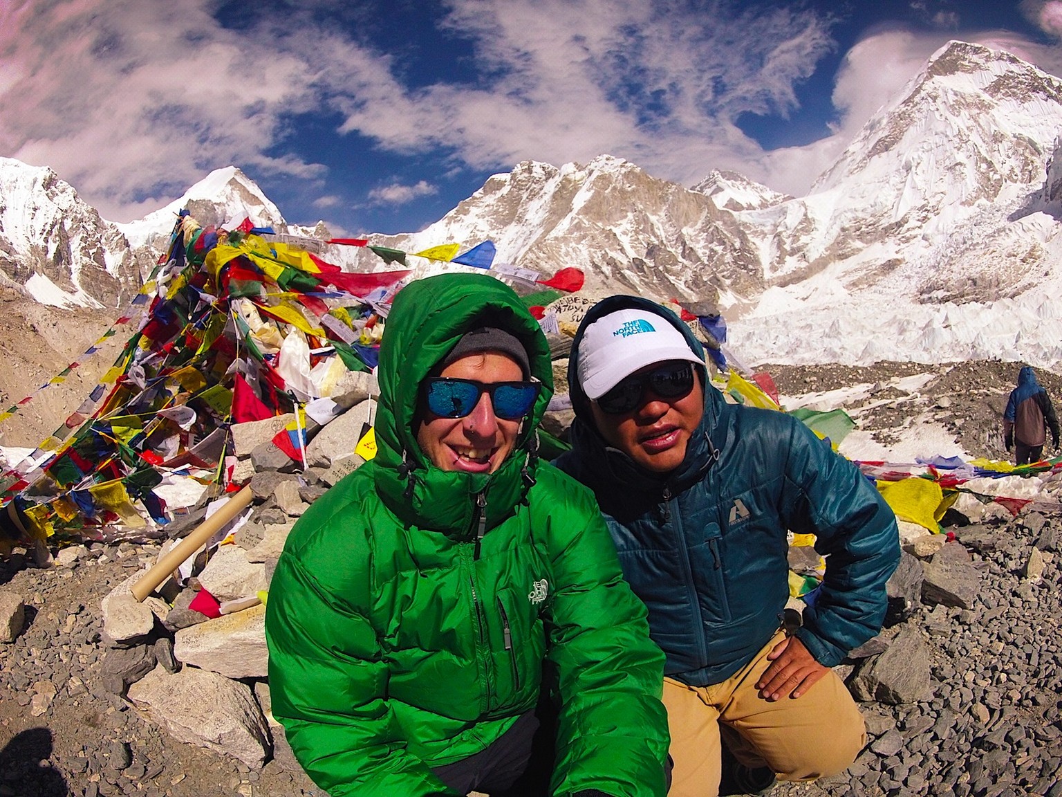 Daniel Buchs mit Ash Gurung am Mount Everest. Ein halbes Jahr später starb der Sherpa in einer Eislawine.