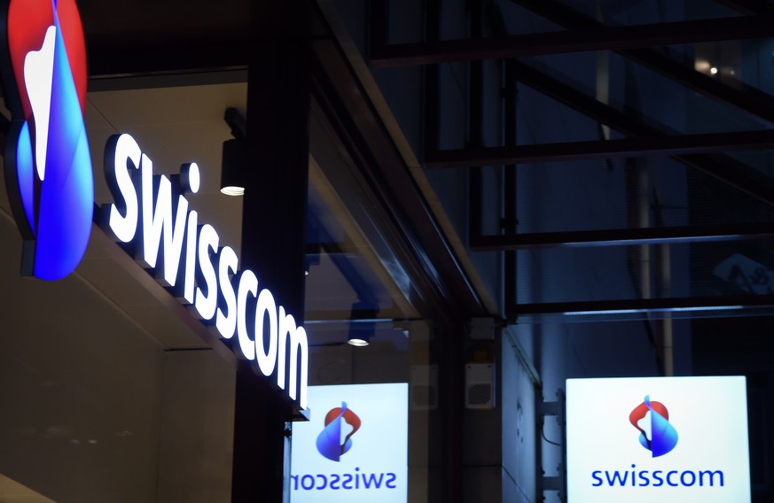 ARCHIVBILD ZU DEN STOERUNGEN AUF DEM SWISSCOM-NETZ --- Swisscom Shop von aussen, fotografiert am Freitag, 19. Januar 2018, in Zuerich Oerlikon. Die Swisscom kaempft seit Tagen mit technischen Probleme ...