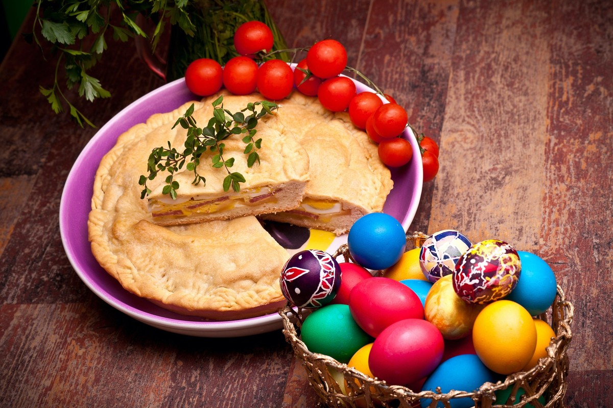 Neapolitan Easter Traditions - Cuisine - Pizza Rustica also called "Pizza Chiena" is a stuffed pie. There are many variations of this pie throughout Southern Italy.