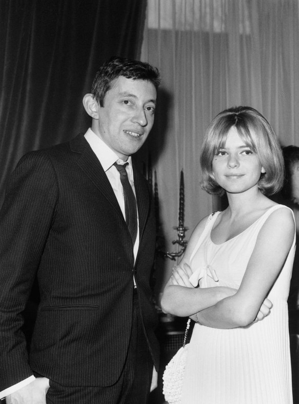 FRANCE - FEBRUARY 25: France GALL and Serge GAINSBOURG on a reception in a Parisian great restaurant. The party was given on the winning of the Eurovision prize by France GALL with a GAINSBOURG&#039;s ...