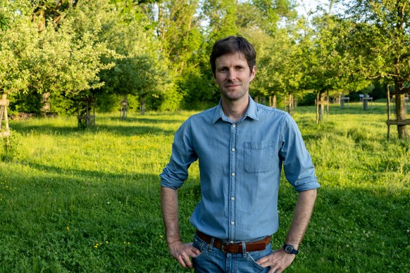 Grünen-Nationalrat Kilian Baumann auf seinem Hof in Suberg (BE). Schon seine Eltern Stephanie und Ruedi Baumann sassen zeitweise gleichzeitig im Nationalrat.