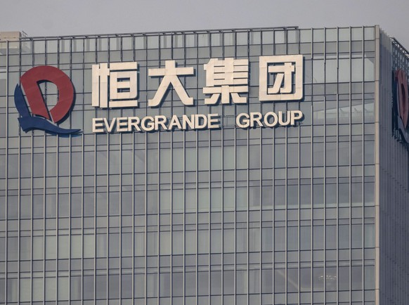 epa09499591 A Evergrande Group headquarters building is seen in Shenzhen, Guangdong province, China, 1 October 2021. To reassure investors, China Evergrande Group, the world