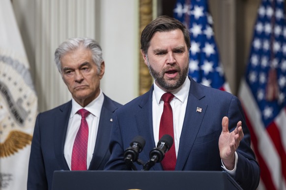 epa12777242 US Vice President JD Vance (R) and Administrator of the Centers for Medicare &amp; Medicaid Services (CMS) Dr. Mehmet Oz (L) announce what they said is a plan to combat fraud in taxpayer-f ...