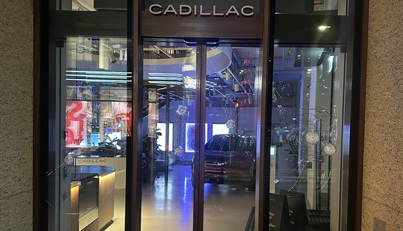 Beschädigte Schaufenster an der Bahnhofstrasse.