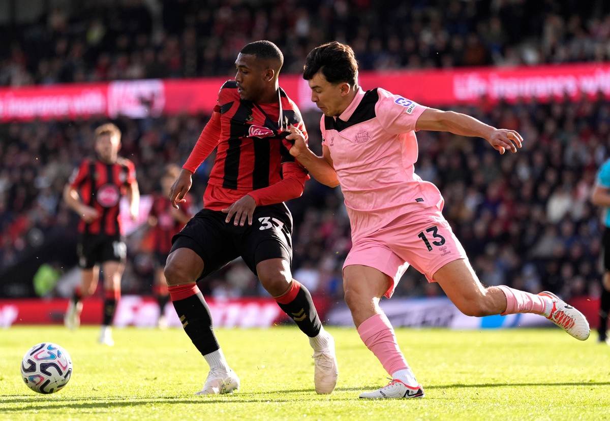 Sunderland's Luke O'Nien, right, and Bournemouth's Rayan battle for the ball during the Premier League match between Bournemouth and Sunderland, in Bournemouth, England Sunday Oct. 18,  ...