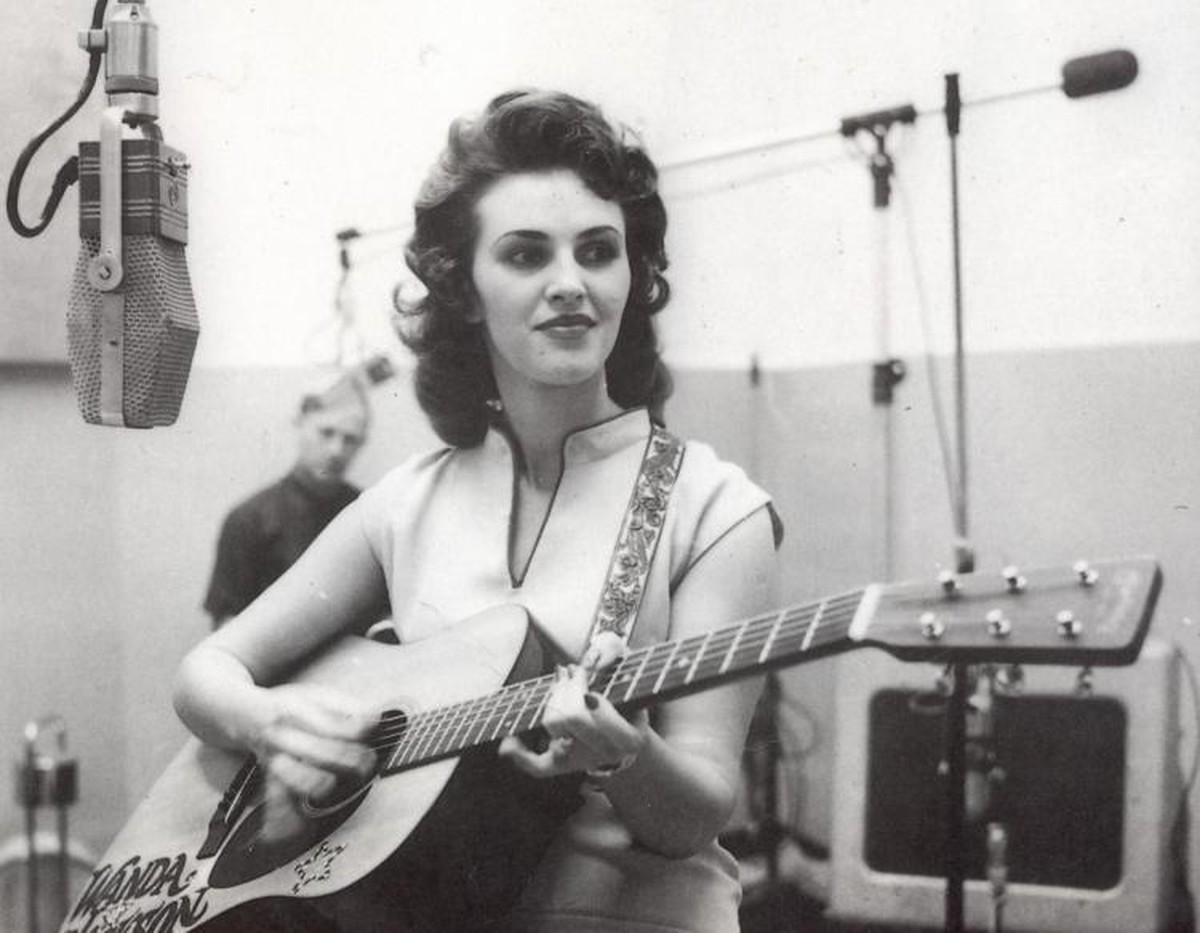 wanda jackson rockabilly rock'n'roll 1950er frauen sängerin musik studio http://thunderstruck.org/wanda-jackson-helped-put-the-growl-in-rockabilly/