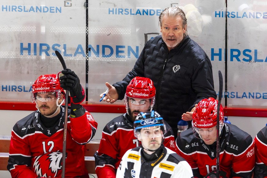 L'entraineur Geoff Ward (LHC) reagit, lors de l'Acte 2 des quarts de finale des play-offs du championnat suisse de hockey sur glace de National League entre Lausanne HC, LHC, et Geneve-Serve ...