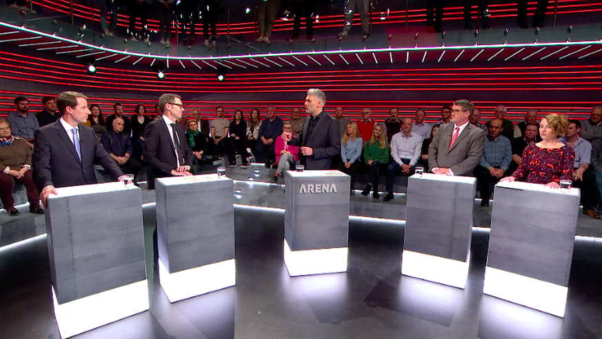 Thomas Aeschi (SVP), Peter Grünenfelder (Avenir Suisse), Moderator Sandro Brotz, Christian Levrat (SP) und Irène Kälin (Grüne) diskutierten über Überbrückungsrente und PFZ.