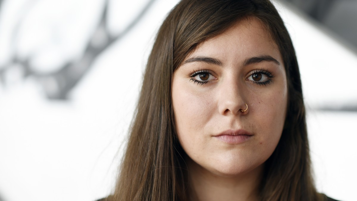ARCHIV -- Samira Marti, Kandidatin als neue JUSO-Praesidentin, vor der Delegiertenversammlung der JUSO in Zuerich am Samstag, 18. Juni 2016. Die 24-jaehrige Baselbieter SP-Politikerin Marti rueckt in  ...