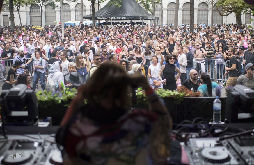 Fancy dressed participants of the annual technoparade &quot;StreetParade&quot; cheer in the city center of Zurich, Switzerland, Saturday, 12 August, 2017. (KEYSTONE/Ennio Leanza)