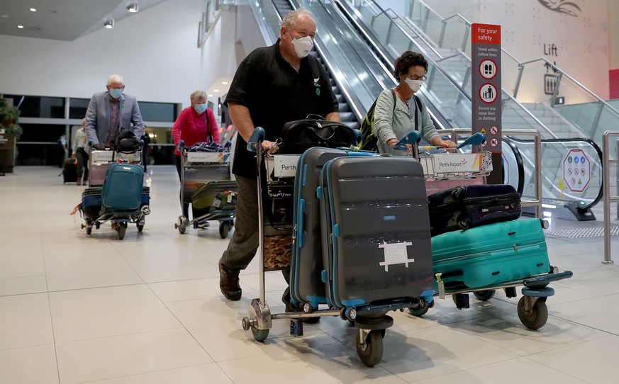 epa08329123 New Zealand passengers from the cruise ship Vasco da Gama are seen arriving at Perth airport, in Australia on 28 March 2020 to catch a direct flight back to New Zealand . The Vasco da Gama ...